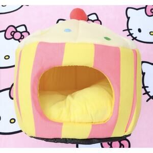 Cute Cupcake Cat Bed Plush Cozy Covered Hideaway Pet Bed w/ Cushion